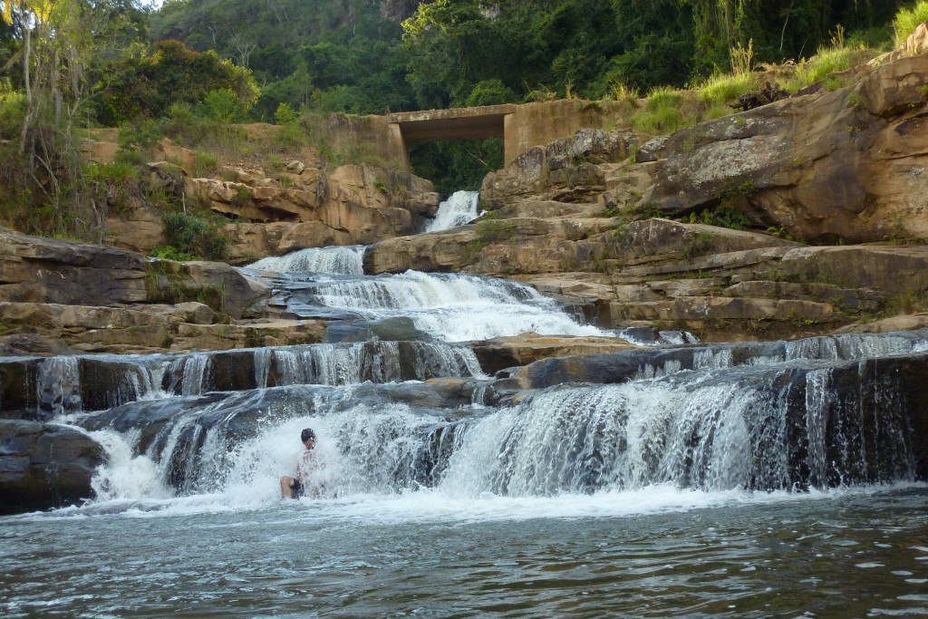 Primeira cachoeira, embaixo da ponte.